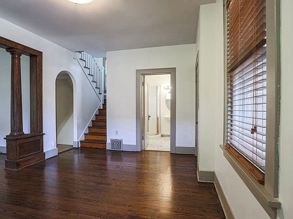 5th image of 828 S 49th St