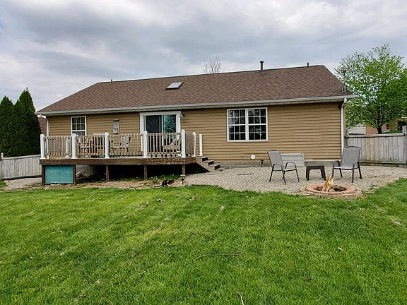 4th image of 729 Davis Dr