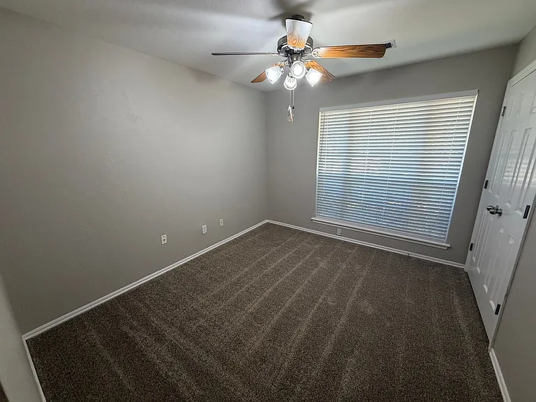 411 S Pointe Ln — Photo 12
