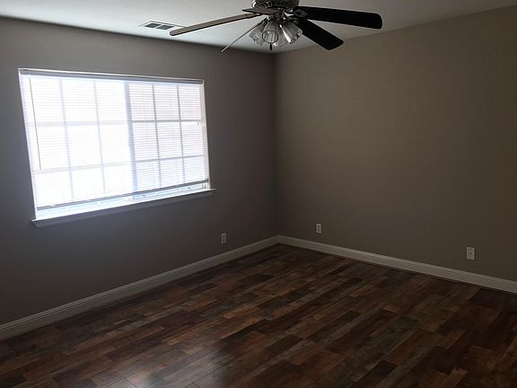 2nd image of 1638 E Saint James St