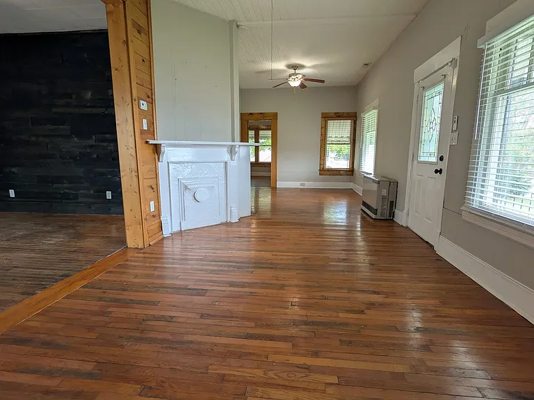 1824 N Main St — Photo 14