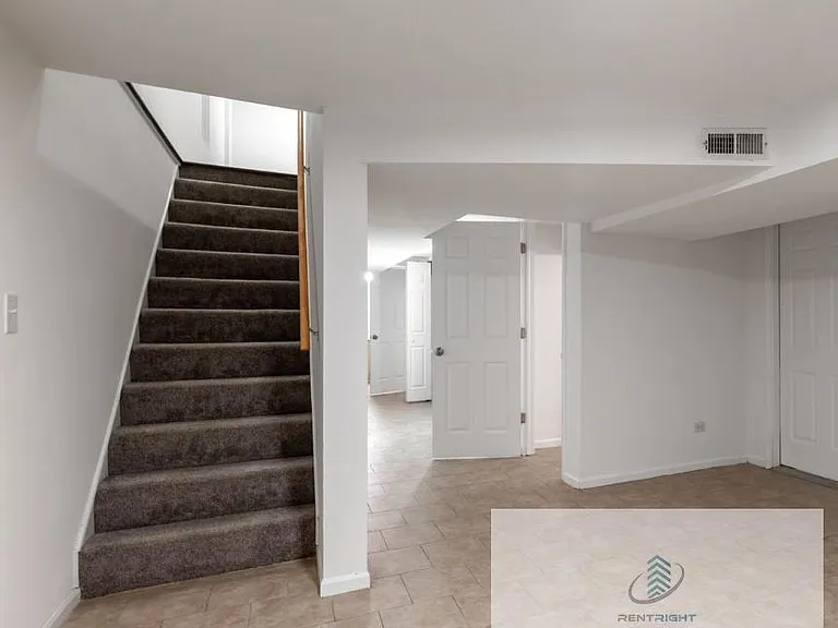 1260 N Greenview Ave #1R — Photo 7