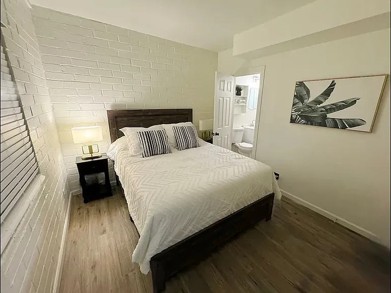 1627 N Bryant Ave #C — Photo 15