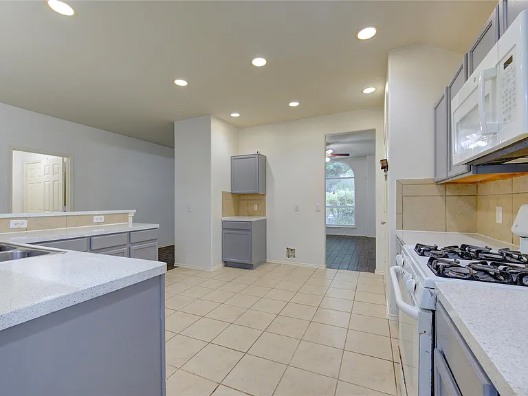 14027 Coveney Dr — Photo 16