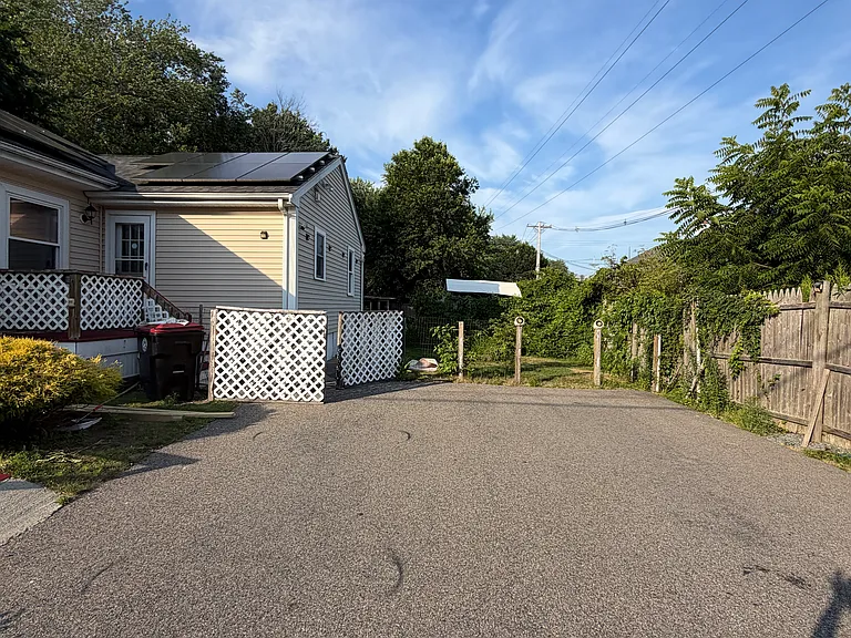 18 Edinboro Ave — Photo 11