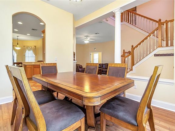 5th image of 320 Vista Dr