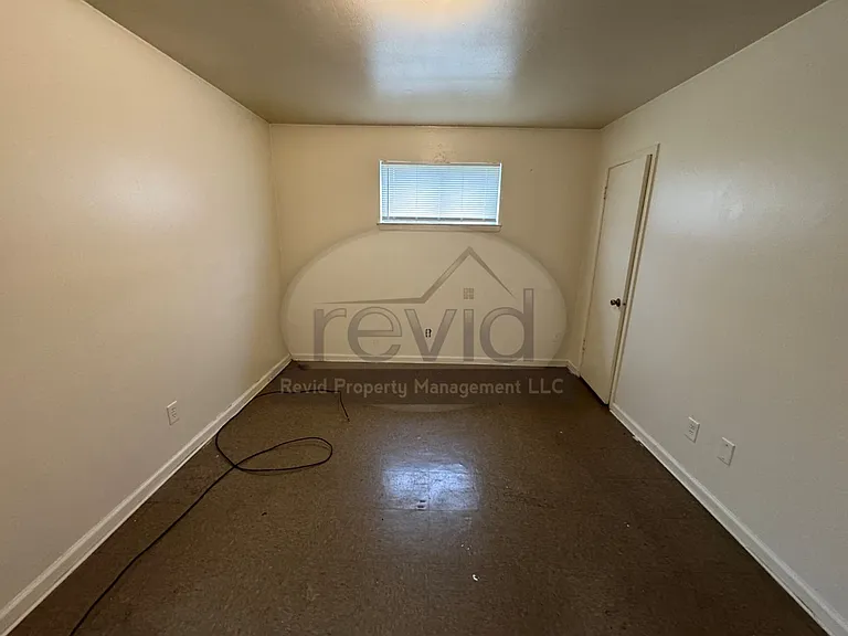 2412 Charjean — Photo 10