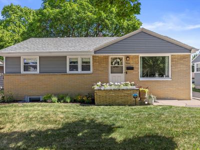 9500 W Elmore AVENUE, Milwaukee, WI, 53222