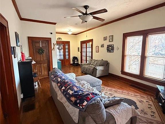 5th image of 601 N Woodland St