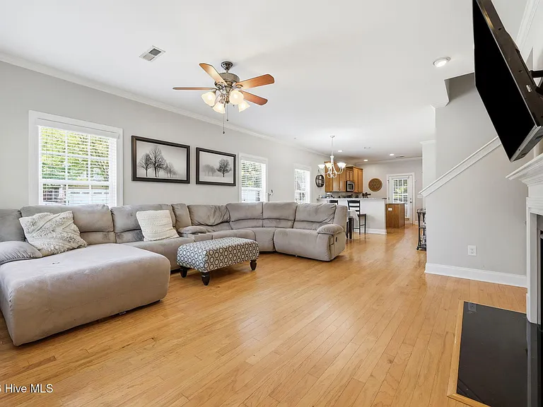 105 Moultrie Ln — Photo 10