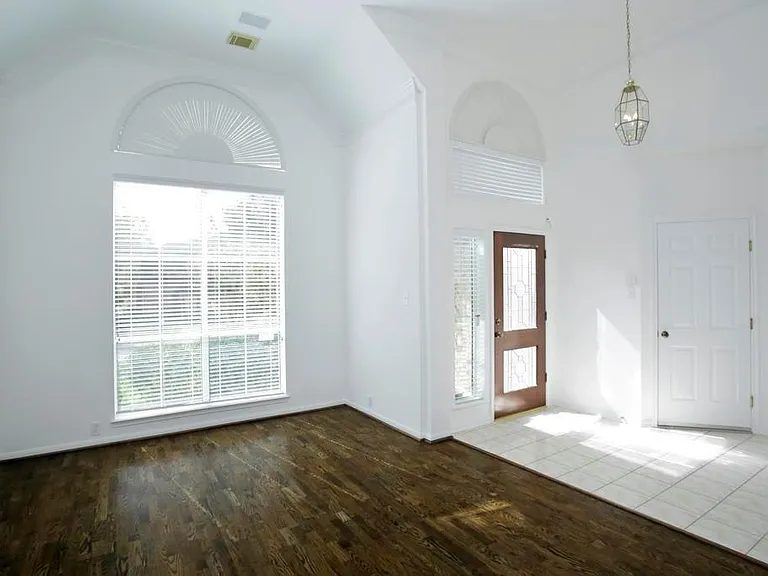 6902 Afton Woods Dr — Photo 2