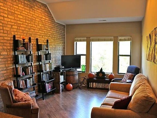 2nd image of 1357 W Argyle St #3