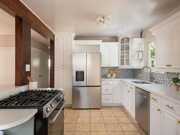 5th image of 2711 N Arroyo Dr