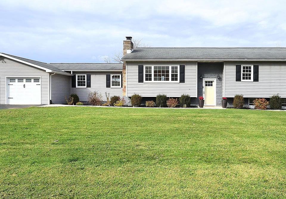 1st image of 11 Hemlock Dr