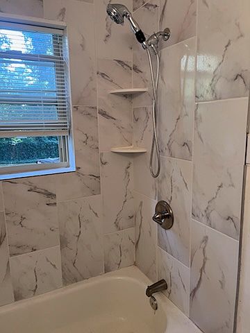 Bathroom shower/tub