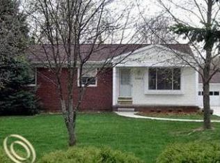 1303 Grace Ave, Rochester Hills, MI 48309