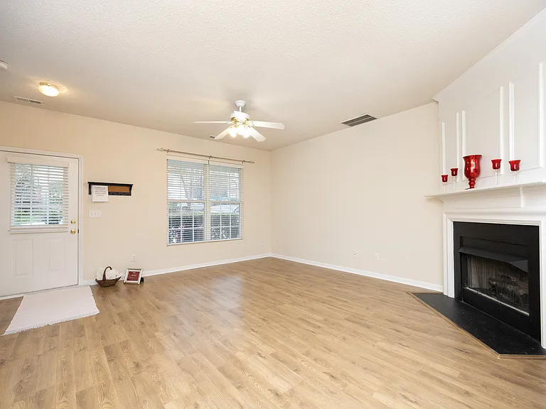 327 Orchard Park Dr — Photo 7