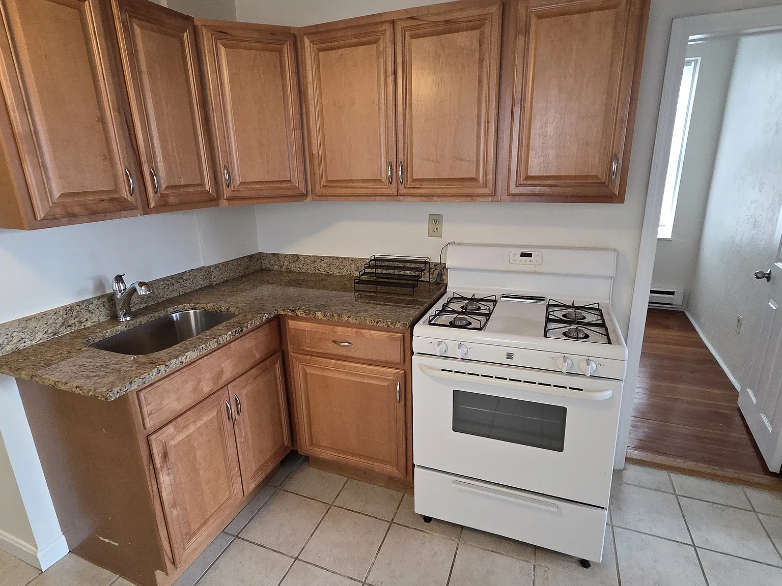 2 bed, 650 sqft, $2,950 — Photo 4