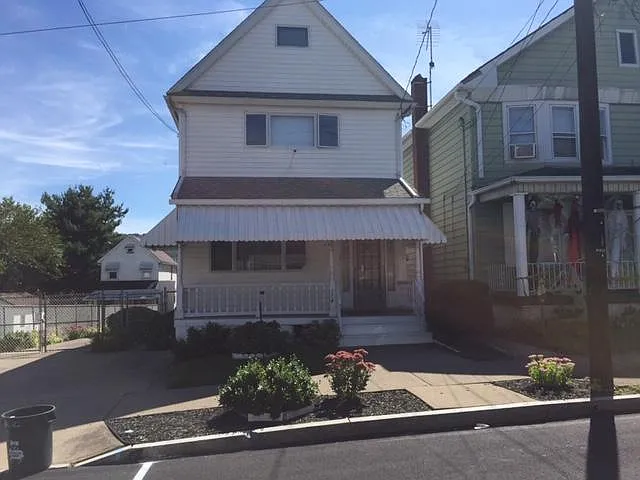 Building Photo - 174 S Sherman St