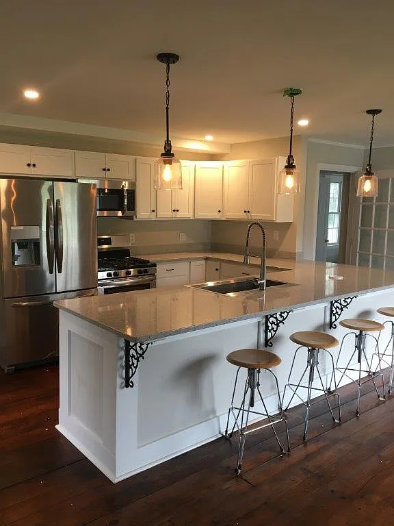 3 bed, 2.5 bath, 2500 sqft, $3,800 — Photo 2