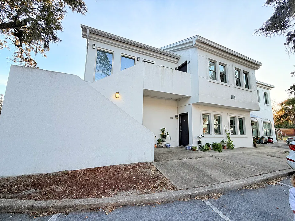 4 Laguna St #201