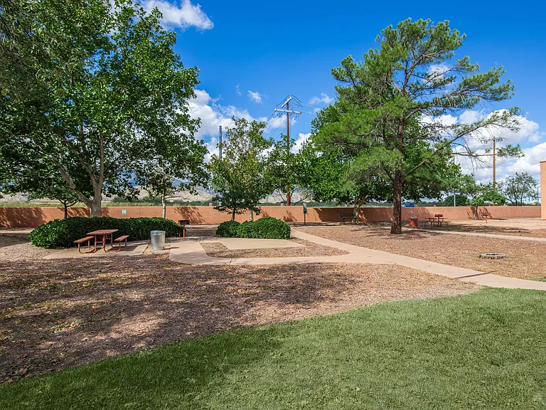 Garden Plaza Apartments — Photo 14