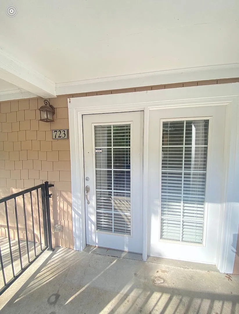 2 bedroom, 2 and 1/2 bathroom condo at the Summit — Photo 2