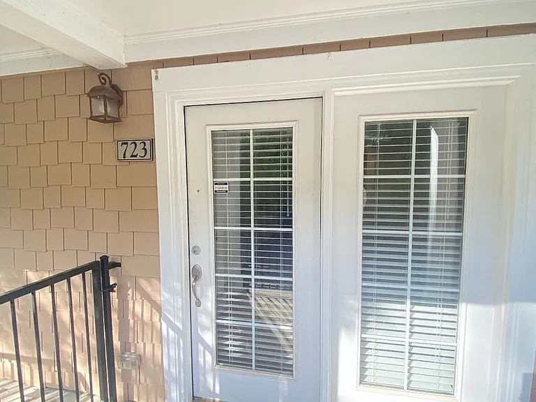 1035 Barnett Shoals Rd #723 — Photo 2