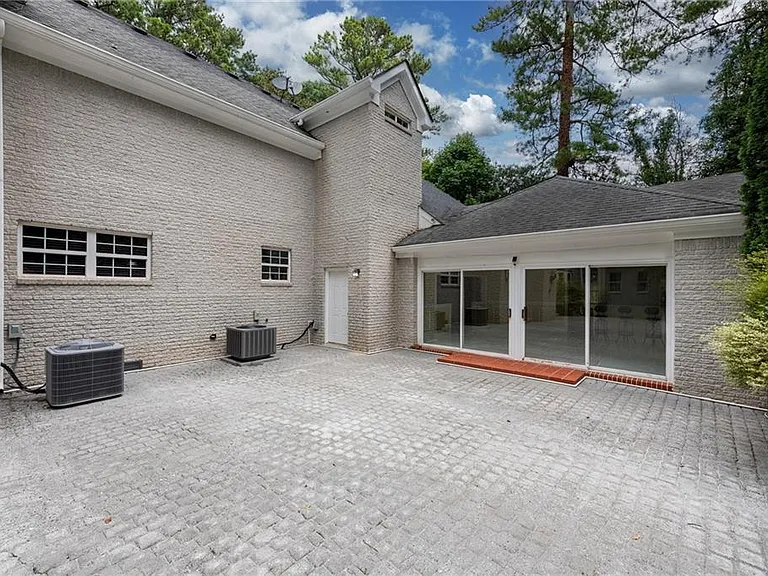 680 W Paces Ferry Rd NW — Photo 47