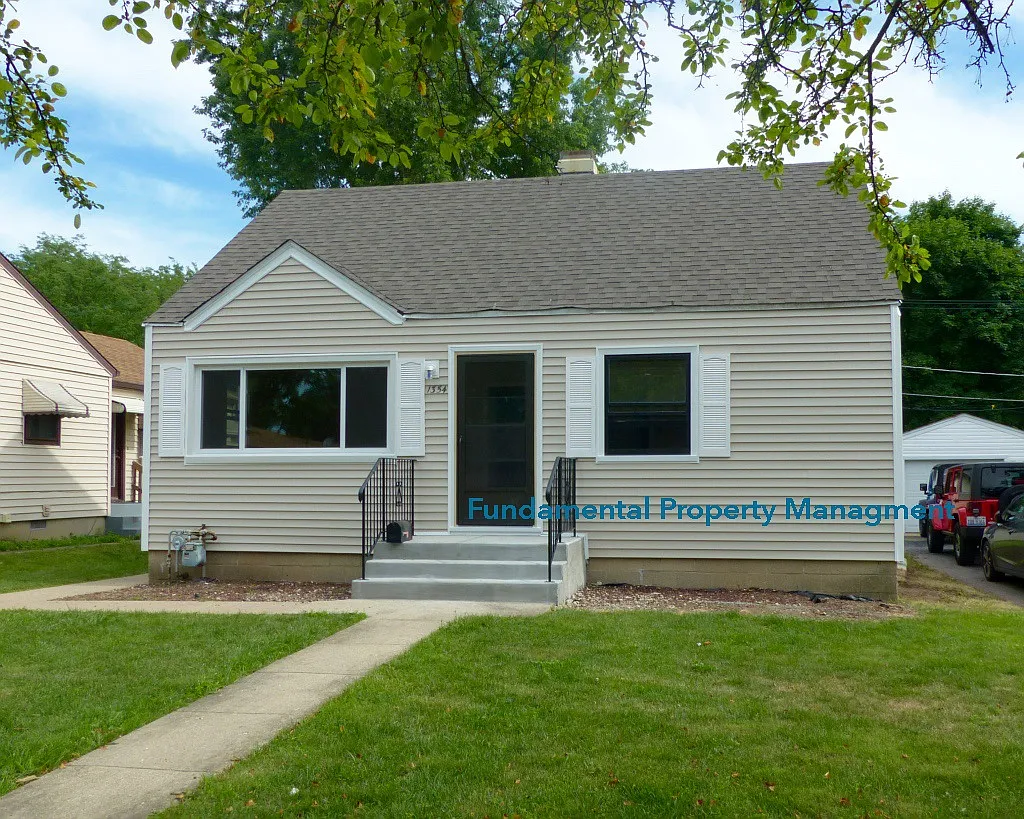 1354 W Marion St photo 1