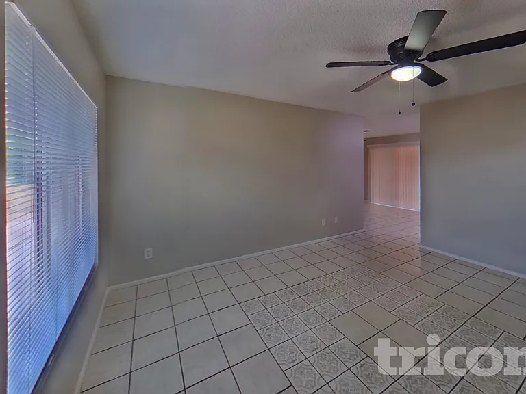 6215 W Garfield St — Photo 2