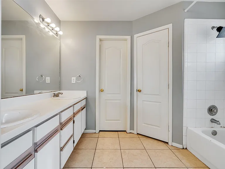 11703 Emerald Hill Dr #C — Photo 31