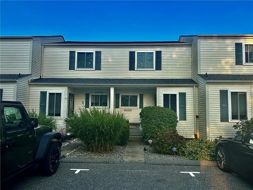 10 Beach Rd #4