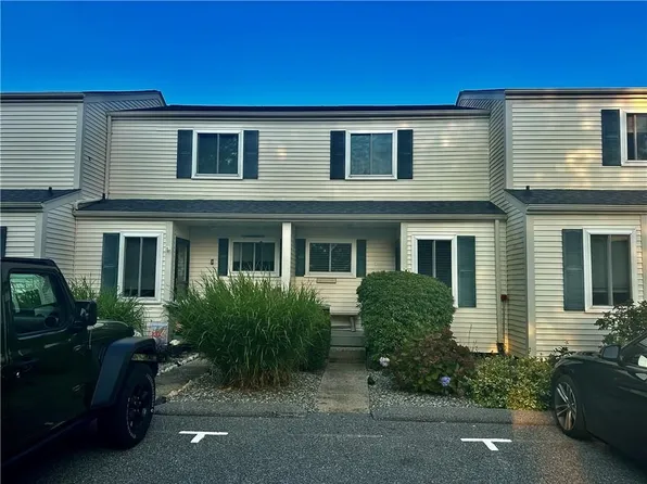 10 Beach Rd #4, Charlestown, RI 02813