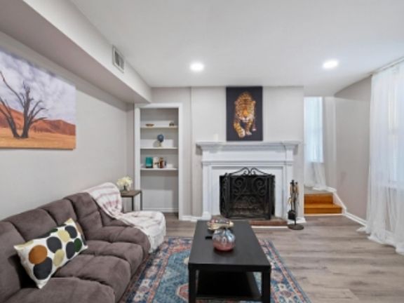 2nd image of 434 Lombard St #2R