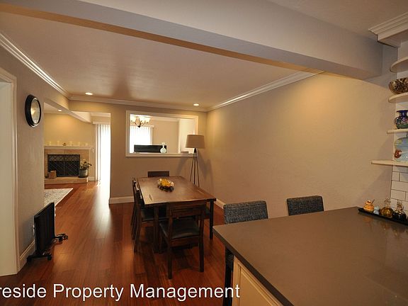 4th image of 304 Willow Hill Ct