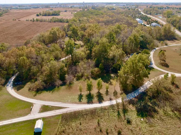 7086 Burkhart Ln, Cameron, MO 64429