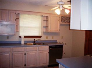 1083 Colonial Club Dr, Harahan, LA 70123