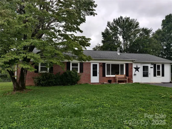 4125 Hill Pl, Hudson, NC 28638