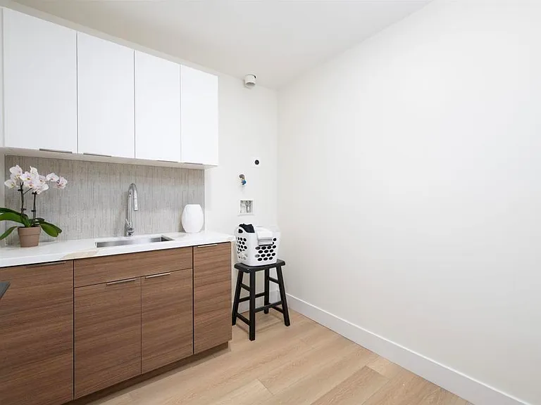 2501 State St — Photo 16