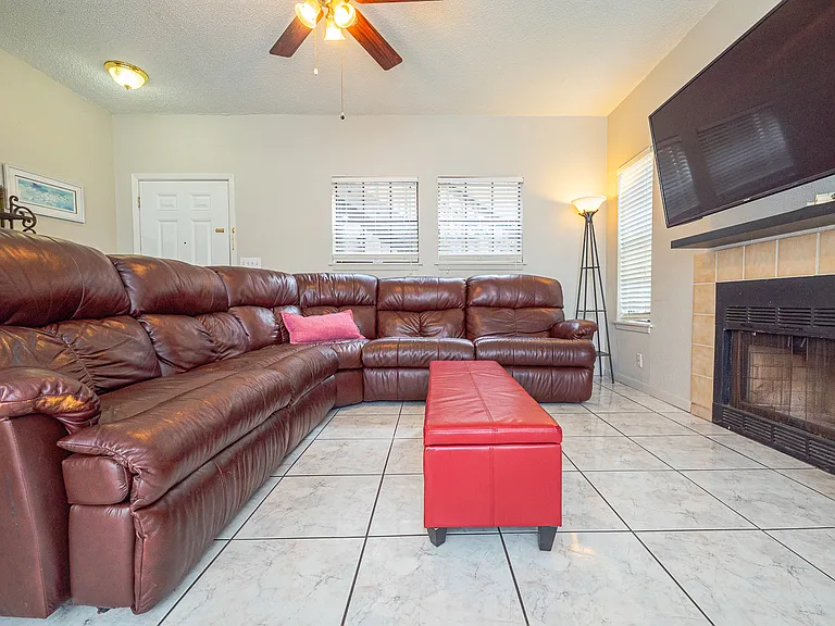 210 Oak Bay St #403 — Photo 4