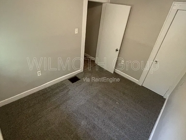 4212 E Washington St — Photo 17