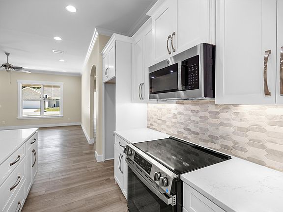 4th image of 61 Spruce St