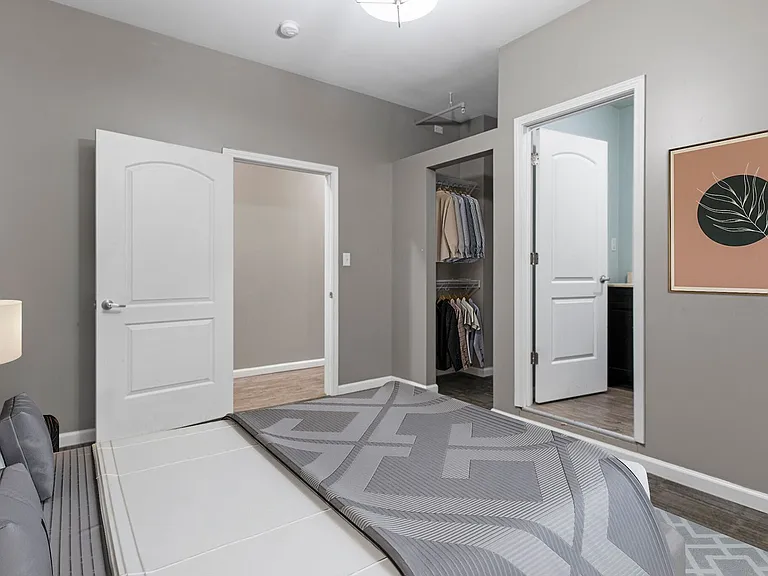 4242 Lindell — Photo 37