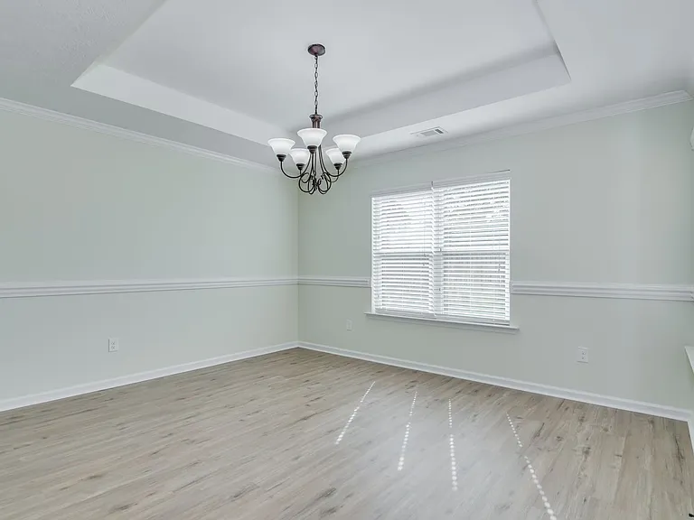 901 Avalon Ct — Photo 10