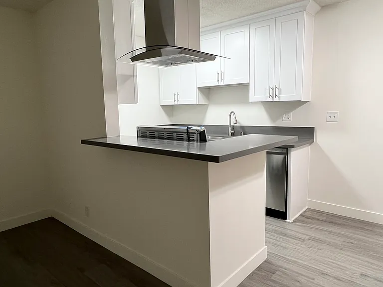1031 Elm Ave #1 — Photo 7