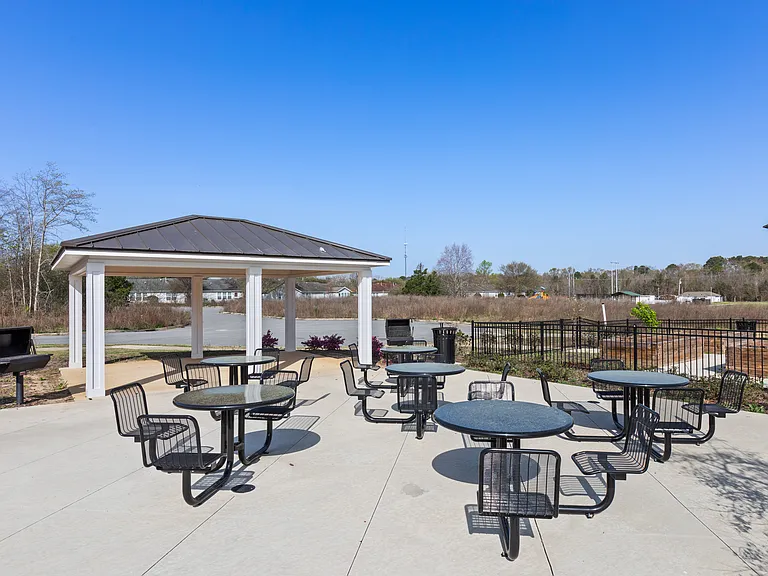 Gateway Pointe — Photo 8