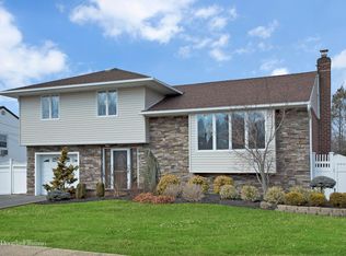 3 Barbara Ln, Plainview, NY