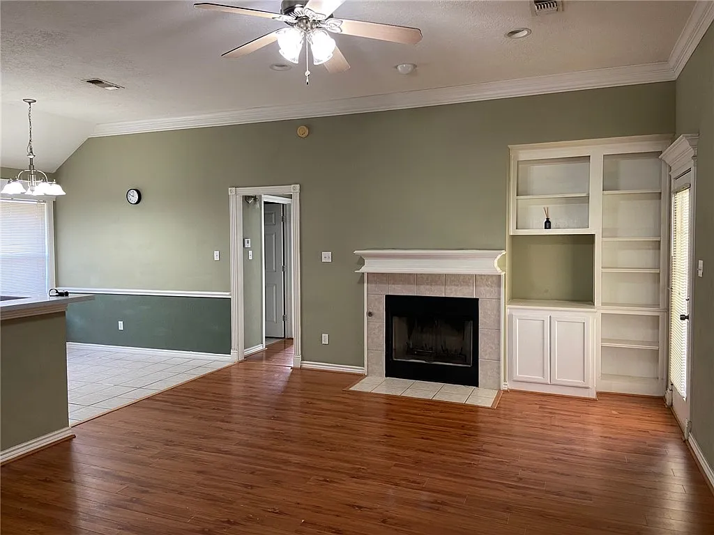 3 bed, 1638 sqft, $2,000 — Photo 1