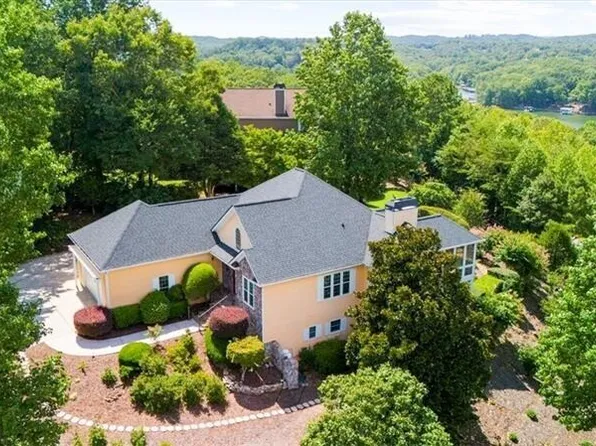 5739 Ridgewater Cir, Gainesville, GA 30506